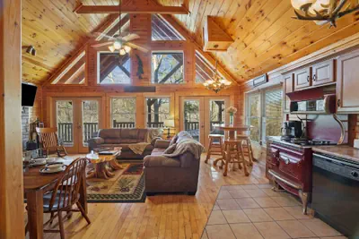 Photo 4 - Cozy Mountain Retreat With Private Hot Tub