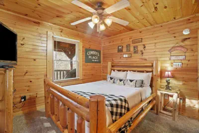 Photo 5 - Cozy Mountain Retreat With Private Hot Tub