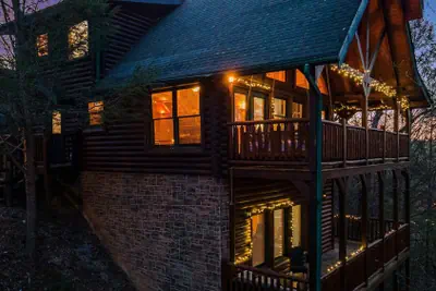 Photo 2 - Cozy Mountain Retreat With Private Hot Tub