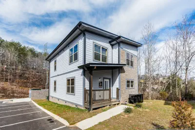Photo 2 - Charming New 5BR 4BA Cabin Near Dollywood