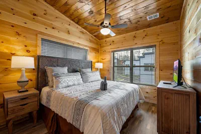 Photo 3 - Charming New 5BR 4BA Cabin Near Dollywood