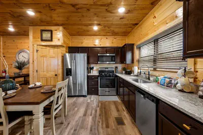 Photo 5 - Charming New 5BR 4BA Cabin Near Dollywood
