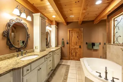 Photo 2 - Luxury Lakeview Cabin With Hot Tub and Game Room