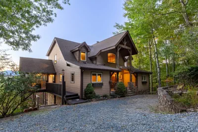 Photo 4 - Luxury Lakeview Cabin With Hot Tub and Game Room