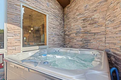 Photo 4 - 5B 4B Luxe Cabin w Hot Tub Firepit Game Room