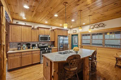 Photo 5 - 5BR Cabin w Yard Office Hot Tub Firepit