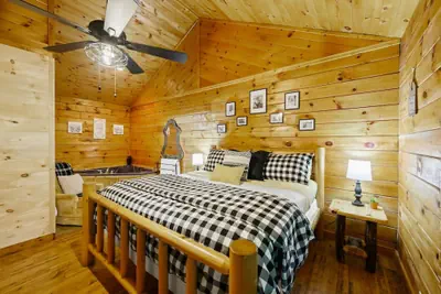 Photo 5 - Location Log Cabin Hot Tub Fireplace Pool Fishing
