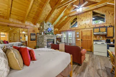 Photo 4 - Location Cute Studio Log Cabin Hot Tub Fireplace