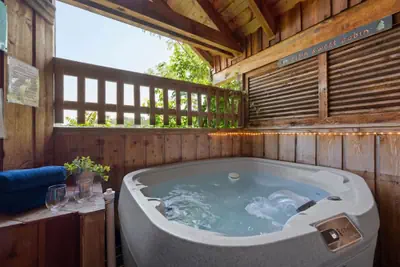 Photo 2 - Location Cute Studio Log Cabin Fireplace Hot Tub
