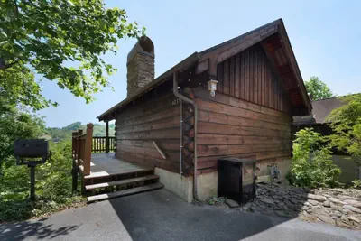 Photo 3 - Location Cute Studio Log Cabin Fireplace Hot Tub