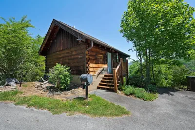 Photo 5 - View Location Studio Log Cabin Hot Tub Fireplace