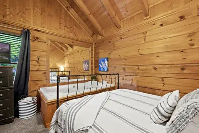Photo 4 - Location Smokies Log Cabin Hot Tub Fireplace
