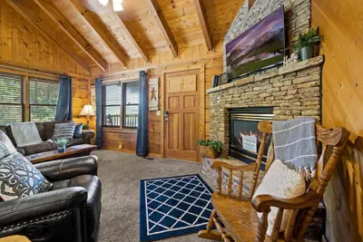 Photo 3 - Location Smokies Log Cabin Hot Tub Fireplace