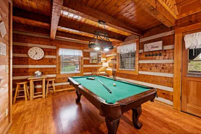 Photo 3 - Hot Tub View Pool Table Fireplace Honeymoon