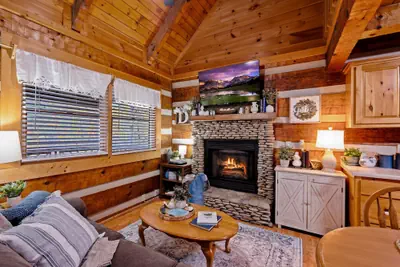Photo 2 - Hot Tub View Pool Table Fireplace Honeymoon