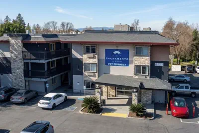 Photo 2 - Sacramento Inn & Suites Cal Expo I-80