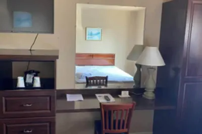Photo 4 - Home Place Inn
