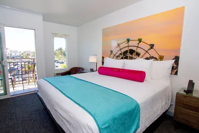 Photo 5 - Carousel Beach Inn