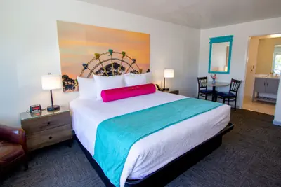 Photo 4 - Carousel Beach Inn