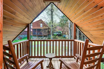 Photo 5 - Dotties Place Cabin by Beyond Expectations With Hot Tub
