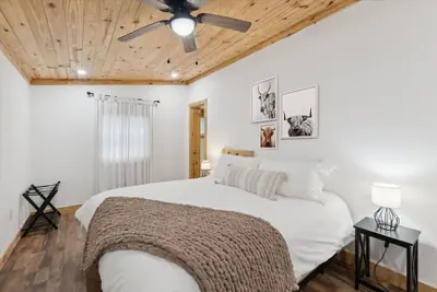 Photo 5 - Creekside Retreat by Beyond Expectations