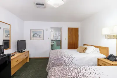 Photo 3 - Holiday Motel