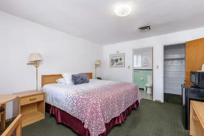 Photo 4 - Holiday Motel