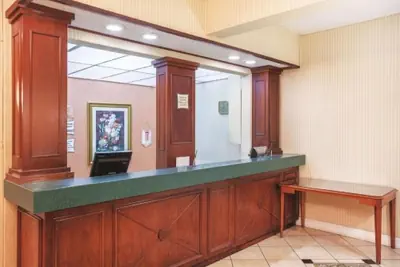 Photo 2 - University Inn & Suites Berkeley
