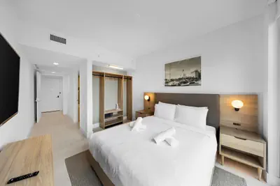 Photo 3 - Upscale 3-BD Condo in DTW Miami