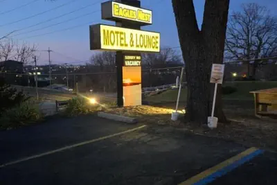 Photo 4 - EAGLES NEST MOTEL & LOUNGE