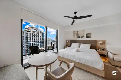 Photo 5 - Chic & Cozy Downtown Studio - City Views