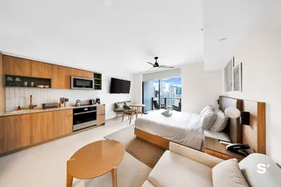 Photo 4 - Chic & Cozy Downtown Studio - City Views