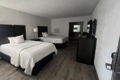 Photo 5 - Skylite inn