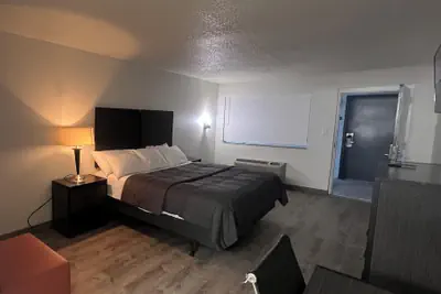 Photo 2 - Skylite inn