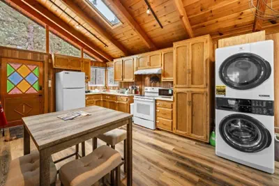 Photo 4 - Mama Bear's Cozy Cabin