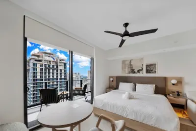 Photo 5 - Luxurious Studio in DTW with City Views