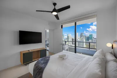 Photo 3 - Downtown 1-BD Condo - City Views