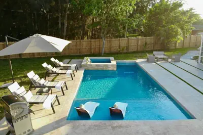 Photo 5 - Fox Garden-heated Pool-spa- Boho-downtown Beach