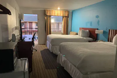 Photo 5 - Woodward Inn&Suite