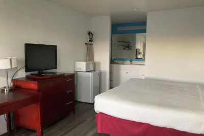 Photo 3 - Woodward Inn&Suite