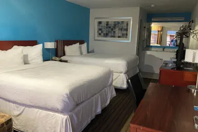 Photo 4 - Woodward Inn&Suite