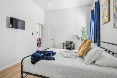 Photo 4 - Sleek 3 Bedroom /2 Bath Just 5 Minutes to Downtown