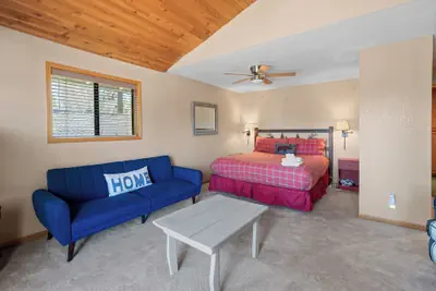 Photo 3 - Lakeview Haven- Luxury Retreat