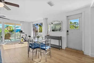 Photo 5 - Work Remotely on Indian Rocks Beach - Walk 2 Beach