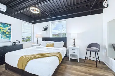 Photo 2 - Stay Park Cruise Modern Loft by Port -unit 200