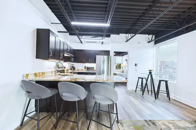 Photo 3 - Stay Park Cruise Modern Loft by Port -unit 200