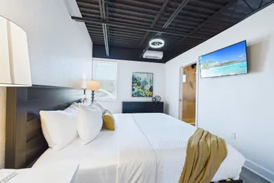 Photo 5 - Loft Getaway Near Port Beach -unit 203