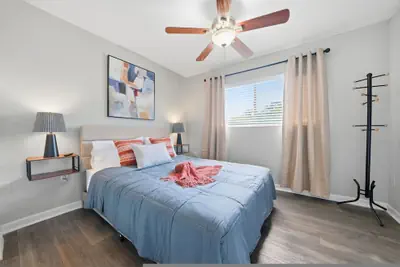 Photo 5 - Modern 2BR 2BA w King Bed Pool Gym 10