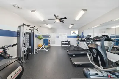 Photo 4 - Modern 2BR 2BA w King Bed Pool Gym 10