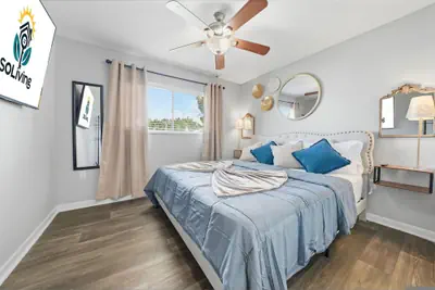 Photo 3 - Modern 2BR 2BA w King Bed Pool Gym 10